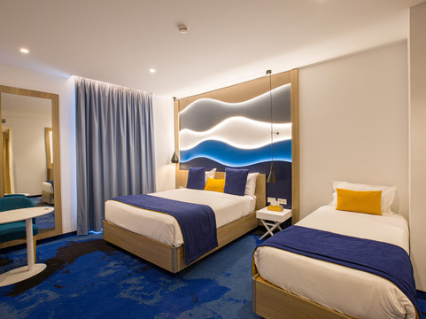 卡尔顿酒店主图