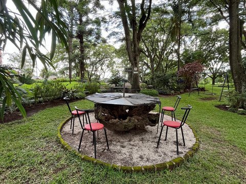 La Caverna Art Gallery-布兰岱必去景点