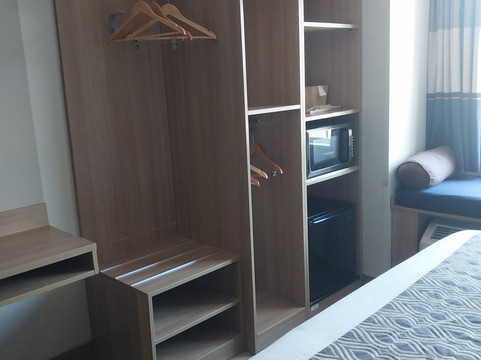 奥古斯塔河观察麦客达套房酒店主图