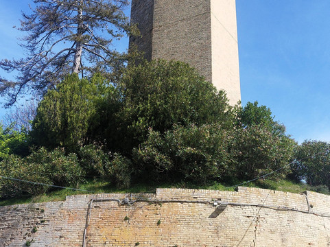 Piazza Castello-Moresco必去景点