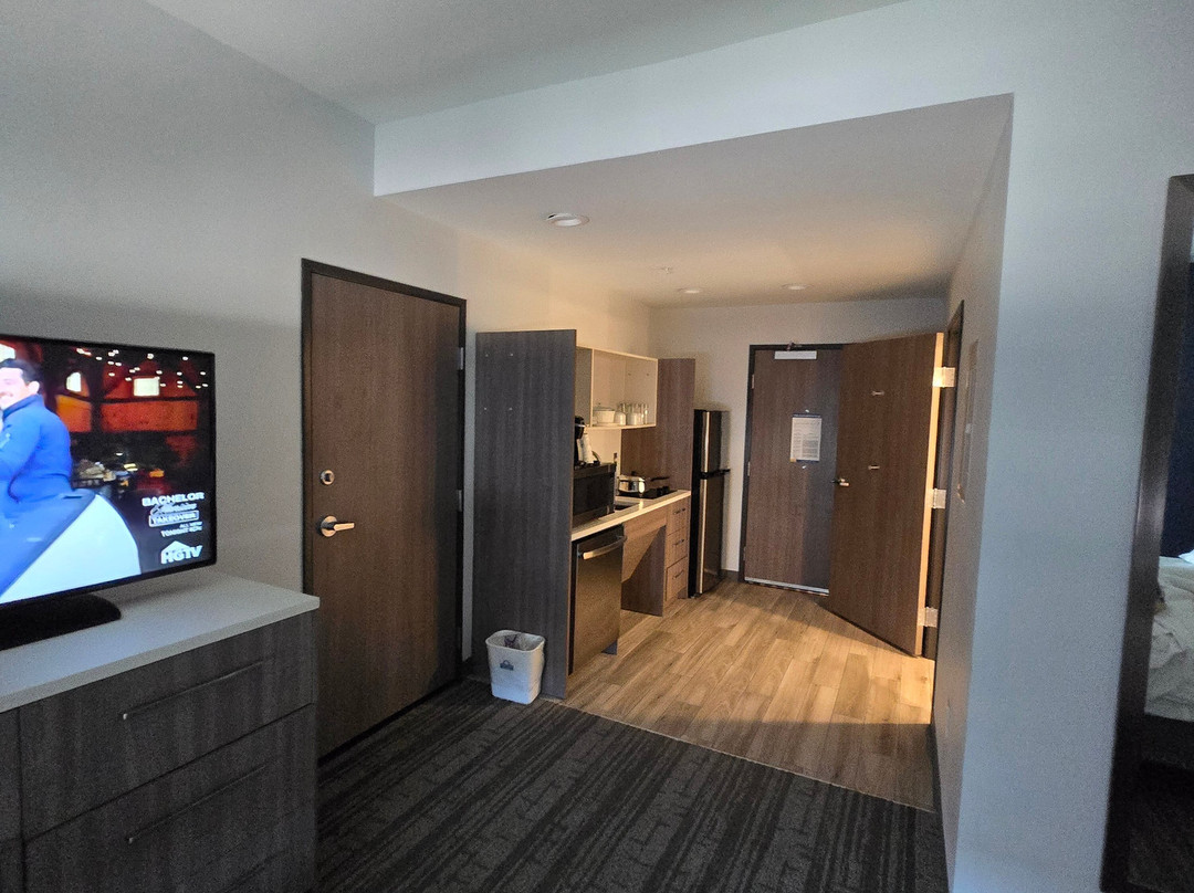 比蒙特西/I-10 瓦尔登温德姆戴斯套房酒店主图