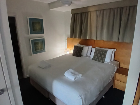 耶蓬欧申假日公寓酒店主图