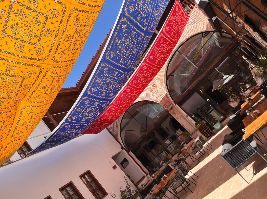 亚兹玛奇拉尔哈尼酒店及餐厅主图