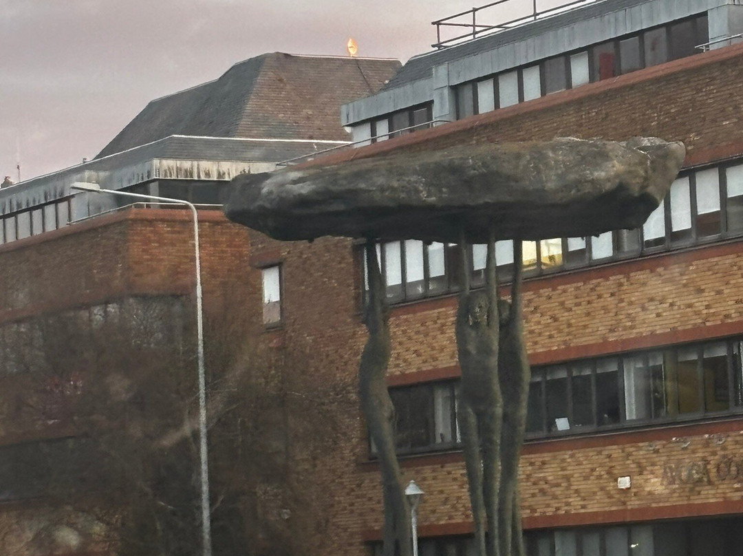 The Blackrock Dolmen Sculpture-Blackrock必去景点