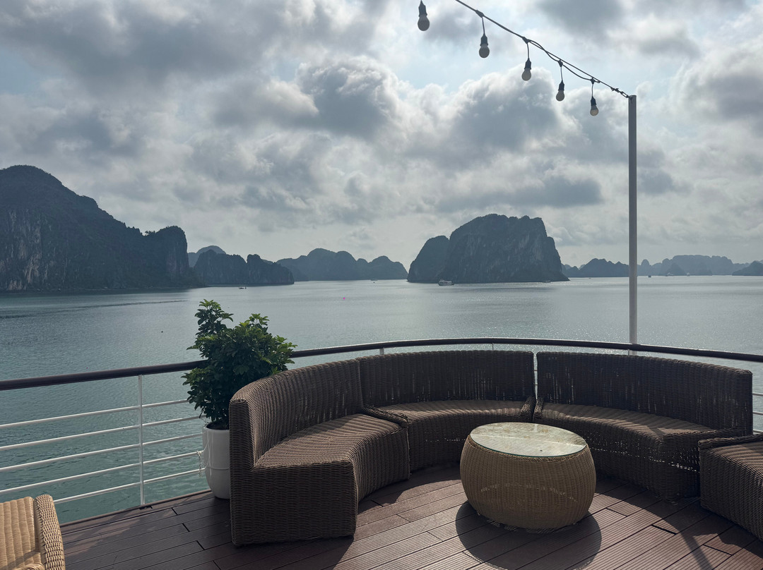Halong Capella Cruise-海防必去景点