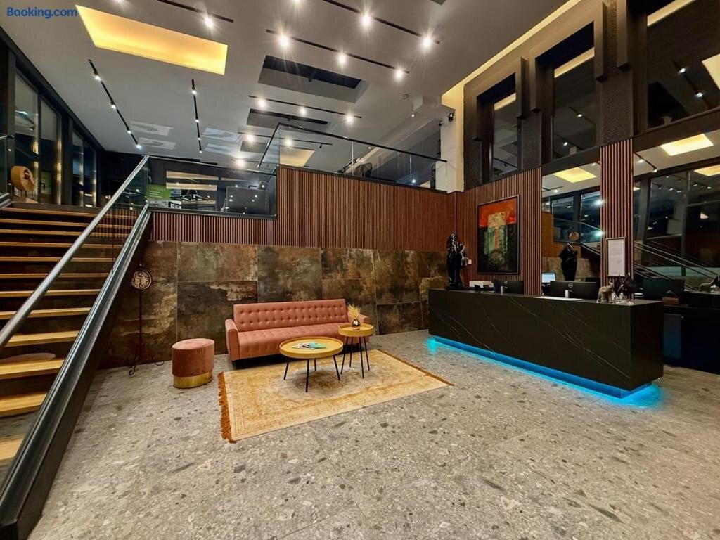 Lakeview Hotel & Apartments