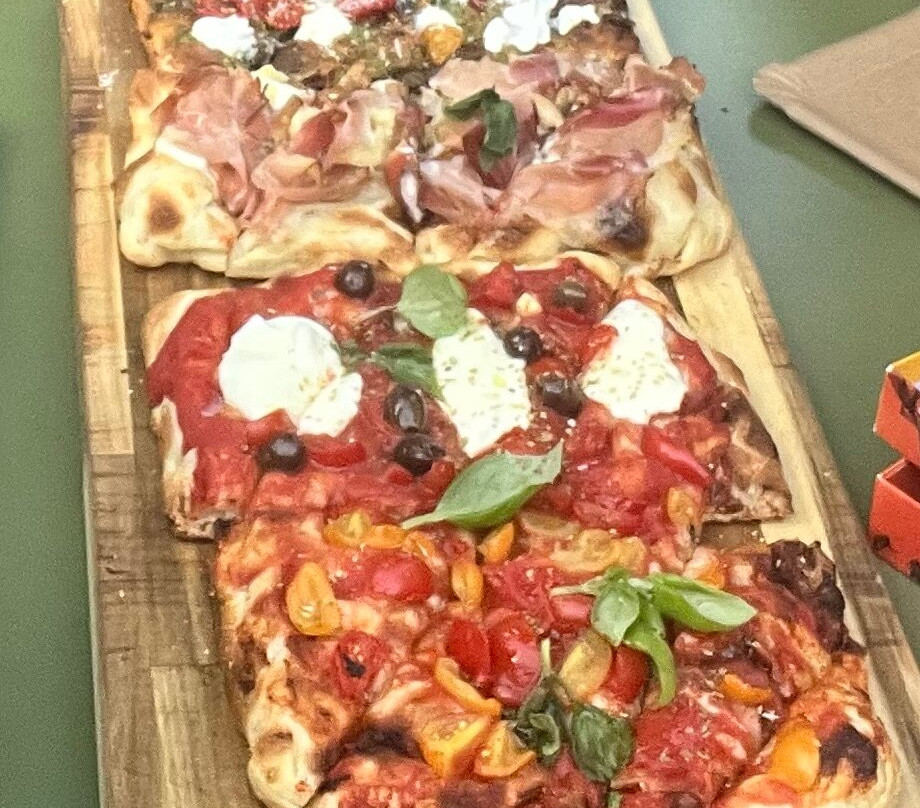 Basil Pizza Alla Pala