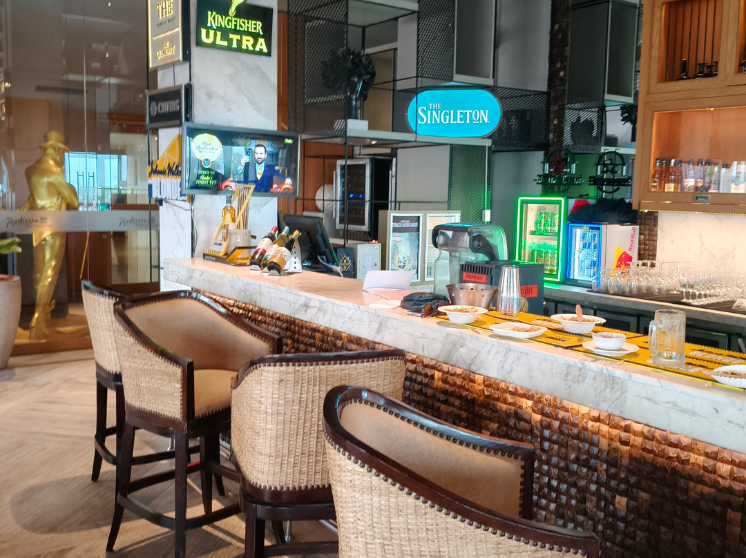 Upper Deck Bar & Lounge-维沙哈巴南必去景点