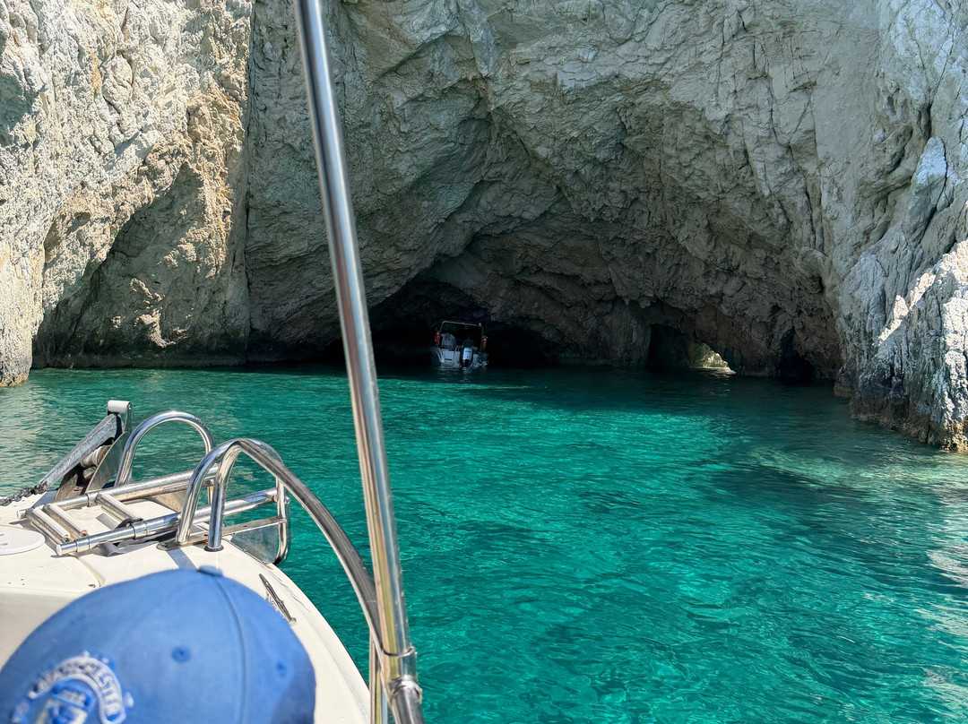 Fioro Boat Rentals-Agios Sostis必去景点