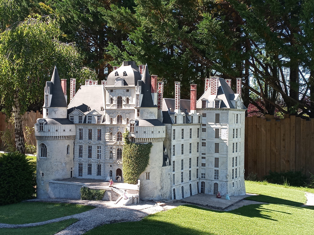 Parc Mini-Châteaux-昂布瓦斯必去景点