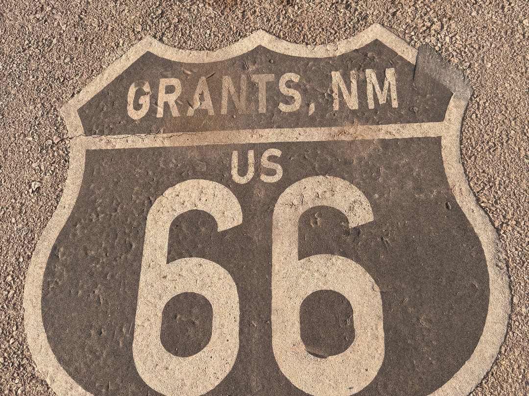 Route 66 Neon Drive-Thru Sign-Grants必去景点