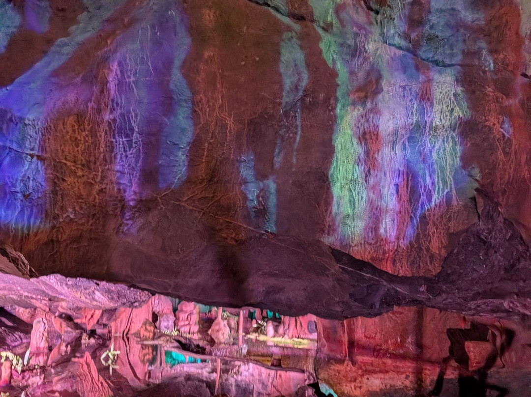 Cheddar Gorge & Caves-Cheddar必去景点