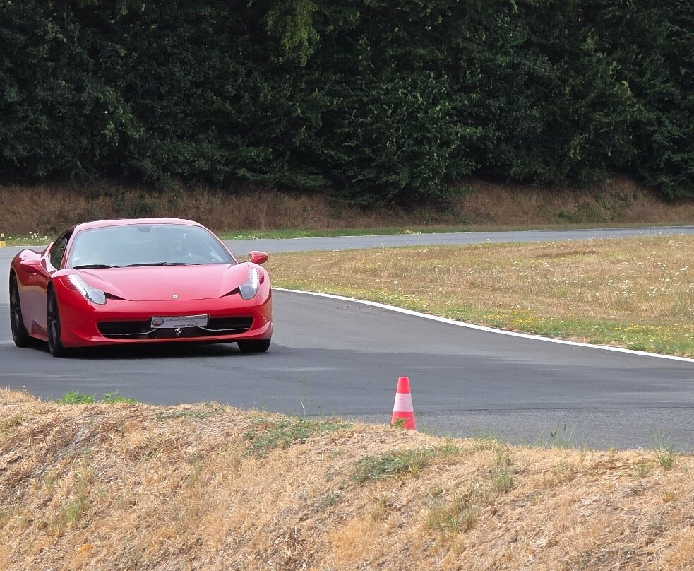 Circuit Automobile EIA-Pont-L'Eveque必去景点