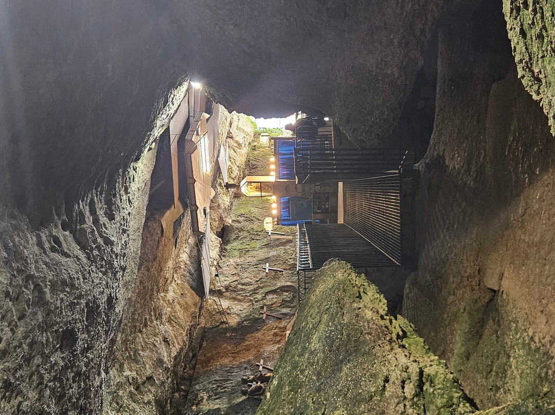 Grotte-Chapelle de Remonot-Les Combes必去景点