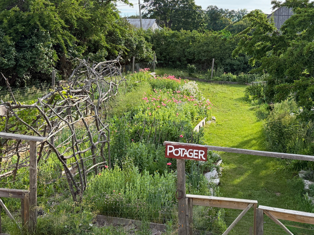 Gallery Rossland Gardens Amherst Island-Stella必去景点