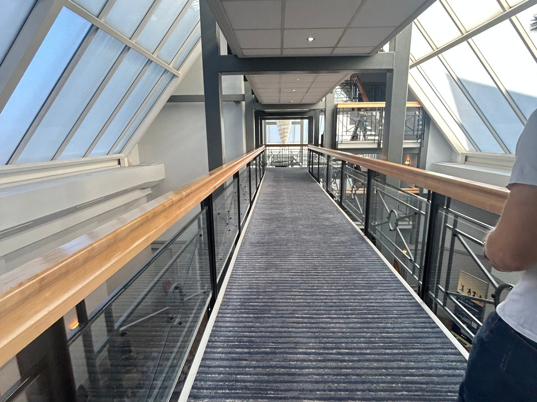 伦敦埃尔斯特里希尔顿逸林酒店主图