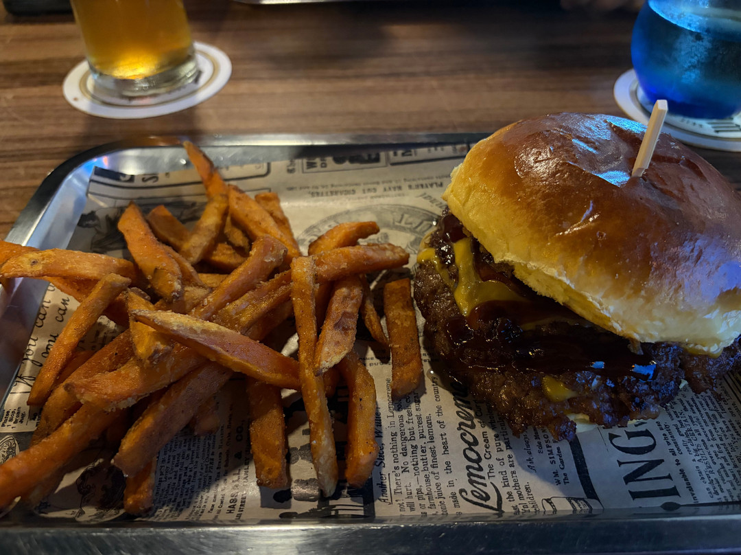 B3stial beer & smash Burgers