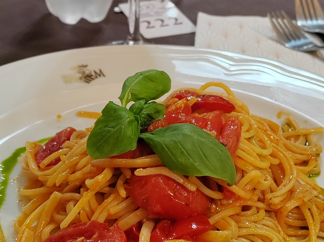 蒙特埃瓦津皇家酒店主图