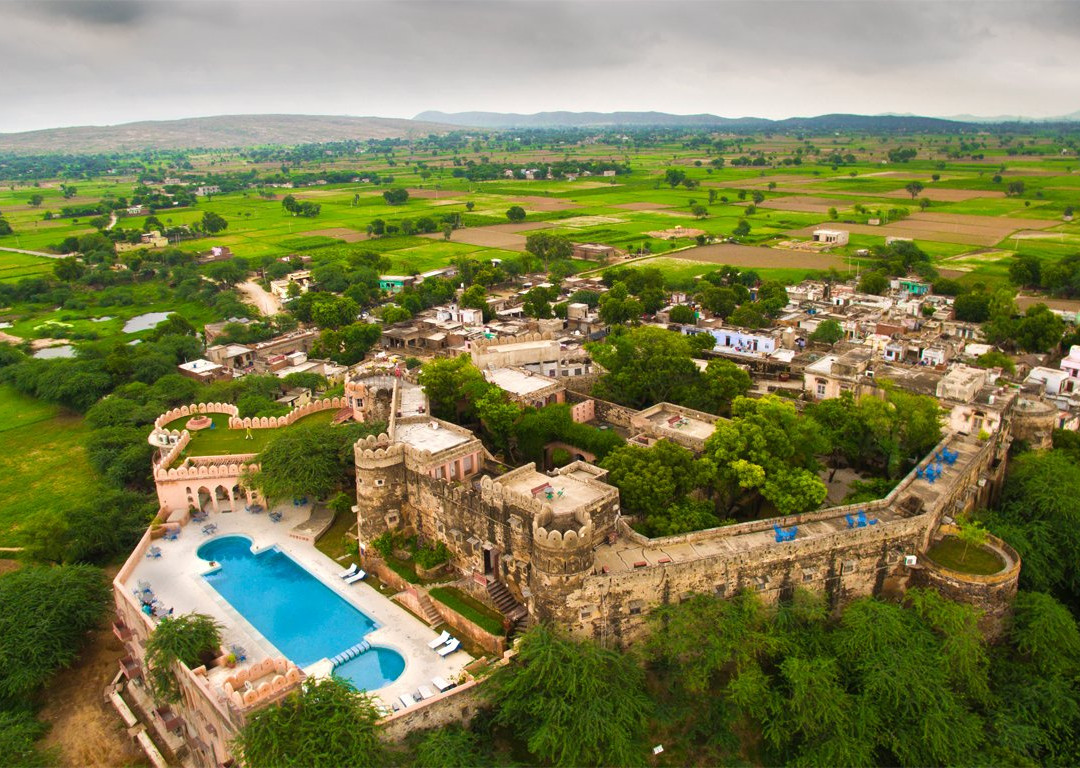 阿尔瓦酒店住宿-Neemrana's Hill Fort Kesroli