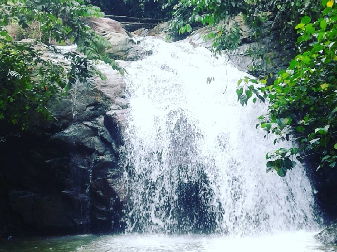 Berambai Waterfall景点图片