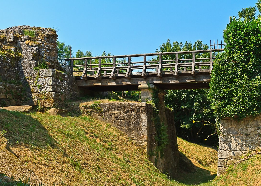 Château de Montlhéry景点图片