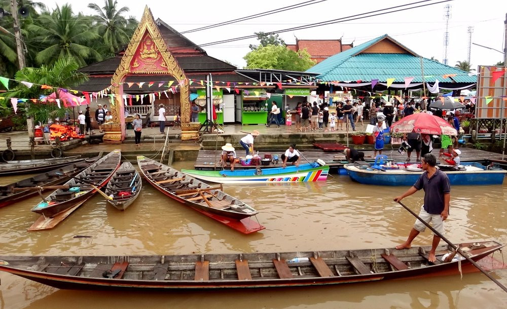 Pra Cha Rat Floating Market景点图片