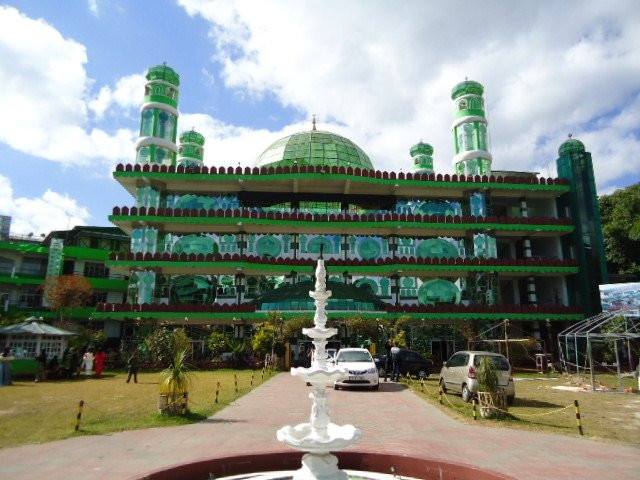 The Grand Madina Masjid-西隆必去景点
