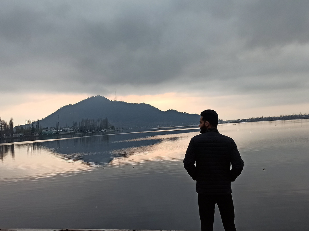 Kashmir Tourism Cab-斯利那加必去景点