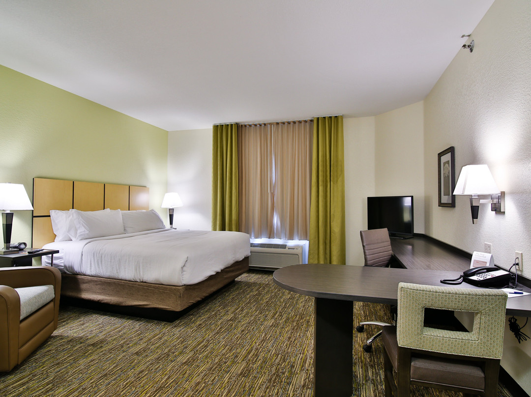 俾斯麦烛木套房酒店主图