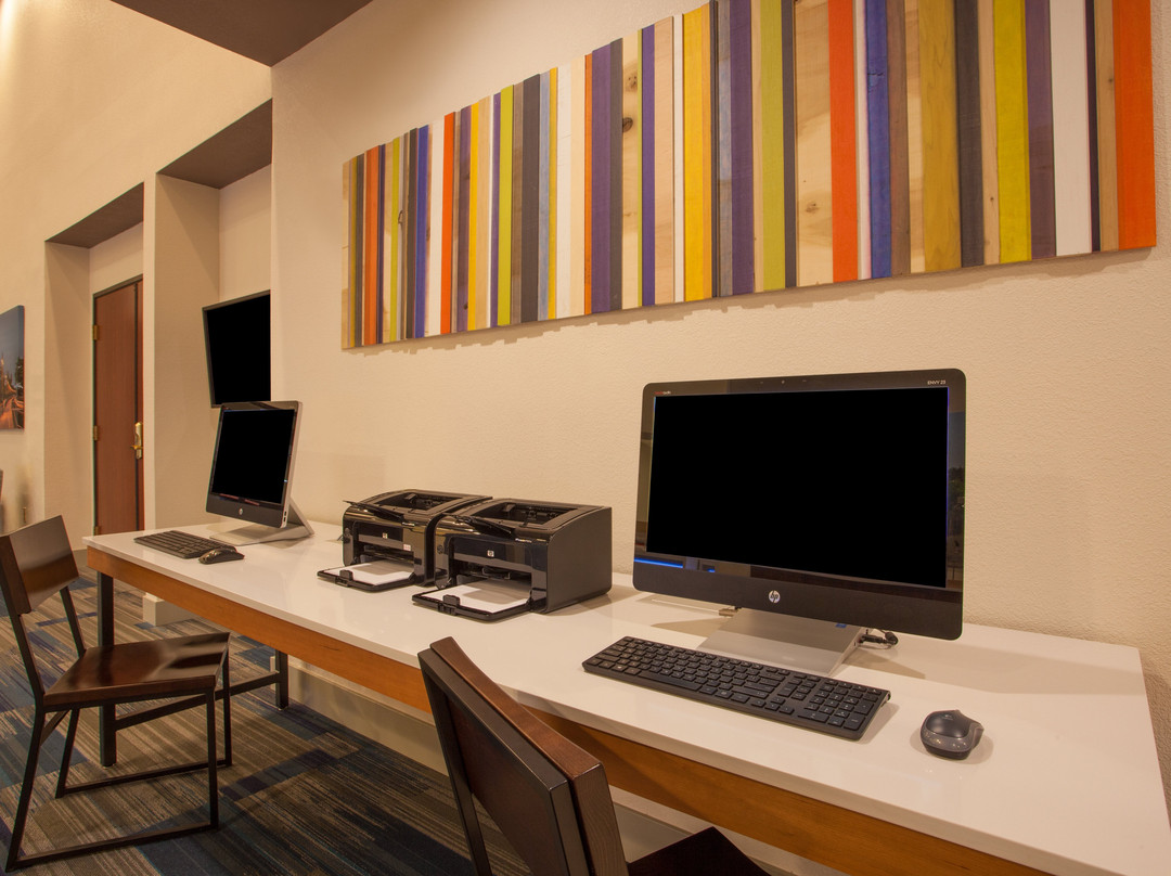 Holiday Inn Express & Suites Davis - University Area by IHG主图