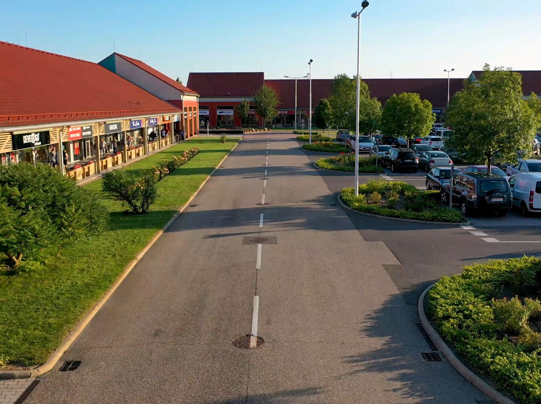 M3 Outlet Polgar景点图片