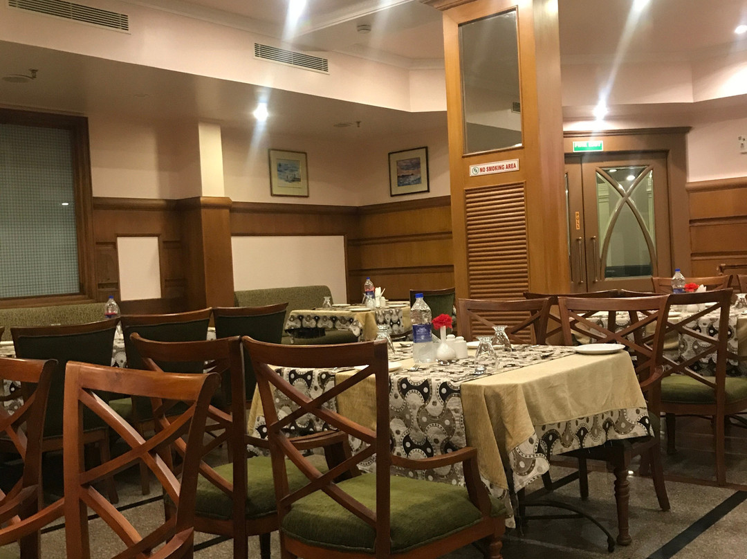 Holiday Hotel主图