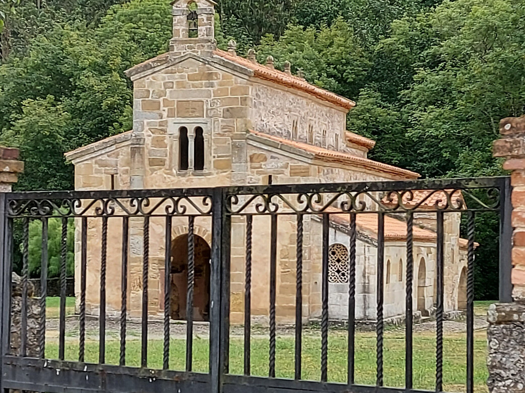Iglesia de San Salvador de Valdedios景点图片