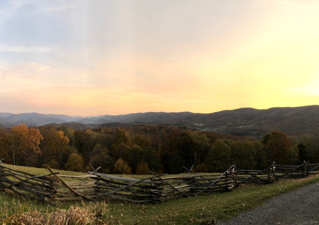 Laurel Point Retreat主图