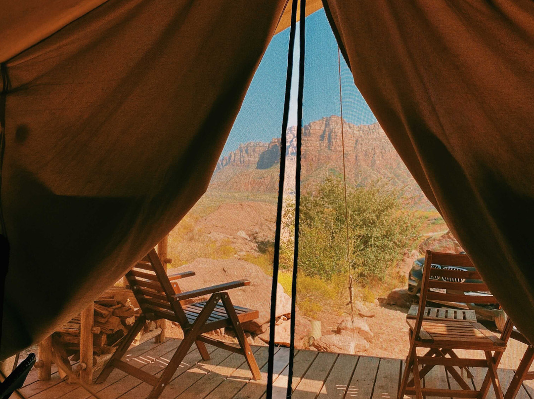 Under Canvas Zion主图