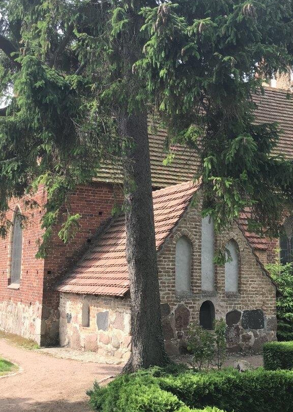 Dorfkirche Stäbelow景点图片