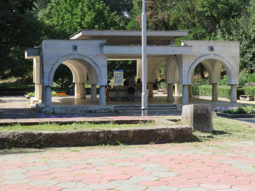 Spring Momina Slza-Hissarya必去景点