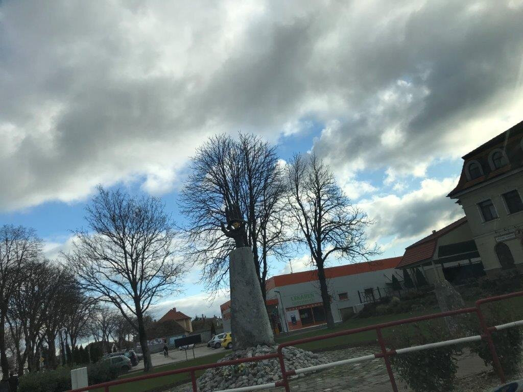 Pomník násilne odvlečených a vysťahovaných-Dvory nad Zitavou必去景点