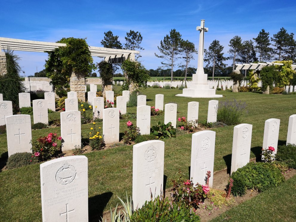 Cimetière Militaire Britannique de Bazenville景点图片