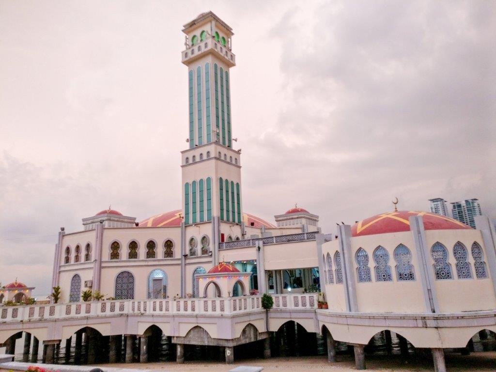 The Floating Mosque-丹容武雅必去景点