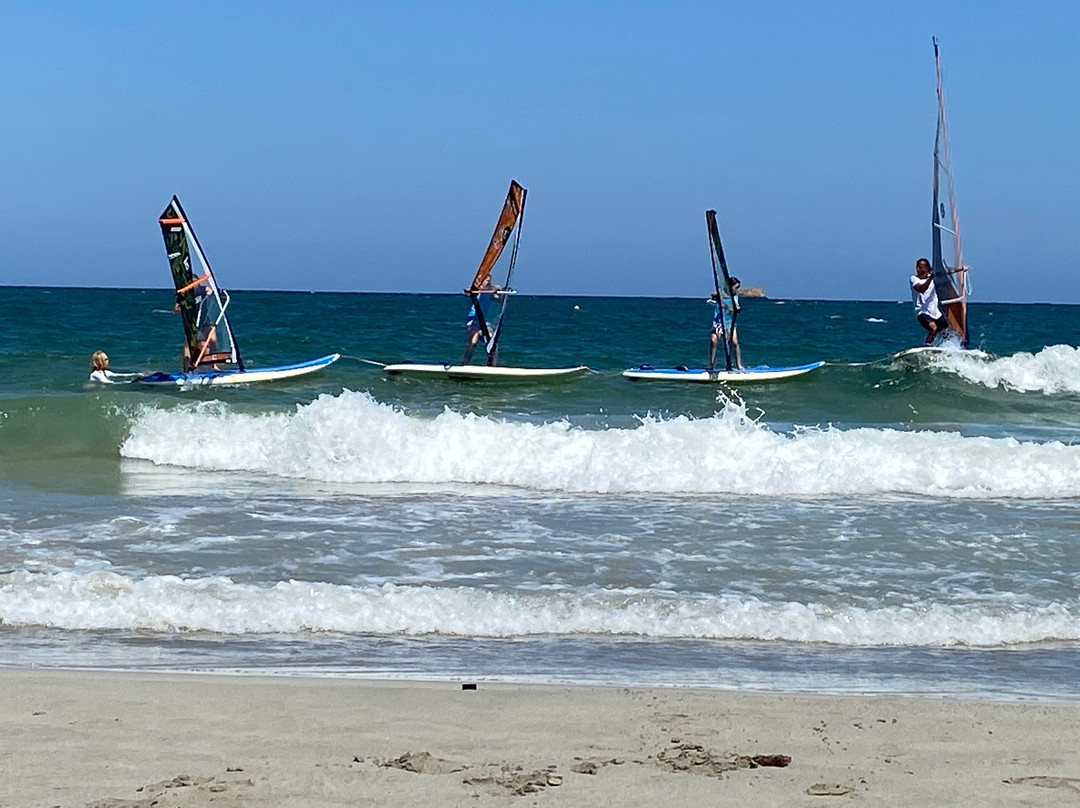 Ascanio Surf School景点图片