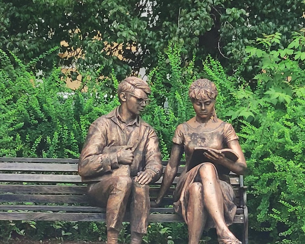 Monument to Shurik and Lida-Ryazan必去景点