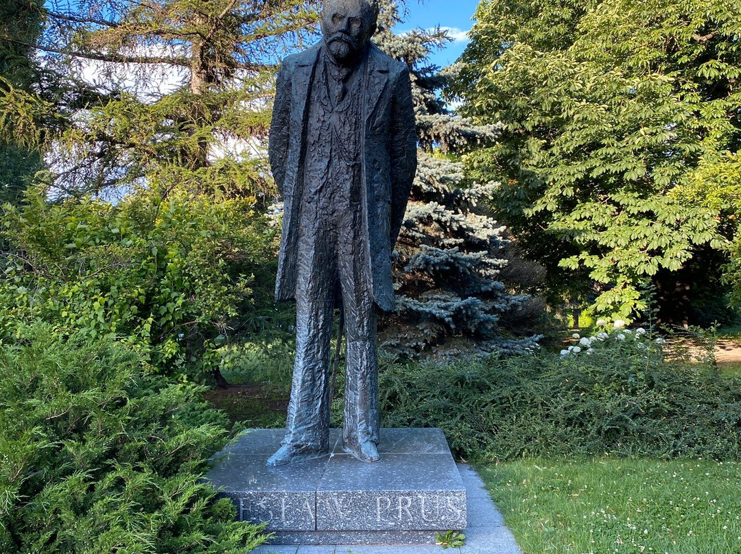 Monument of Boleslaw Prus-华沙必去景点