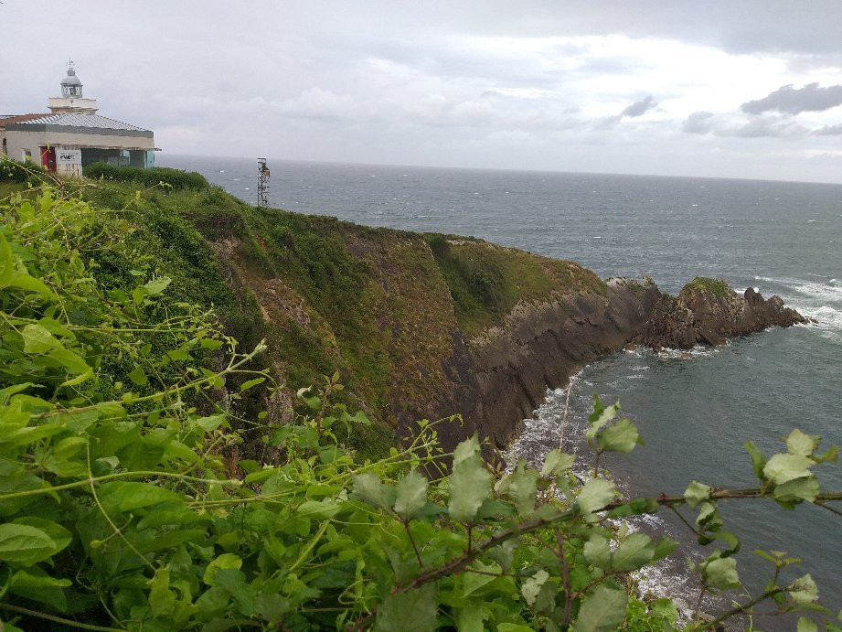 Faro de Punta Silla景点图片