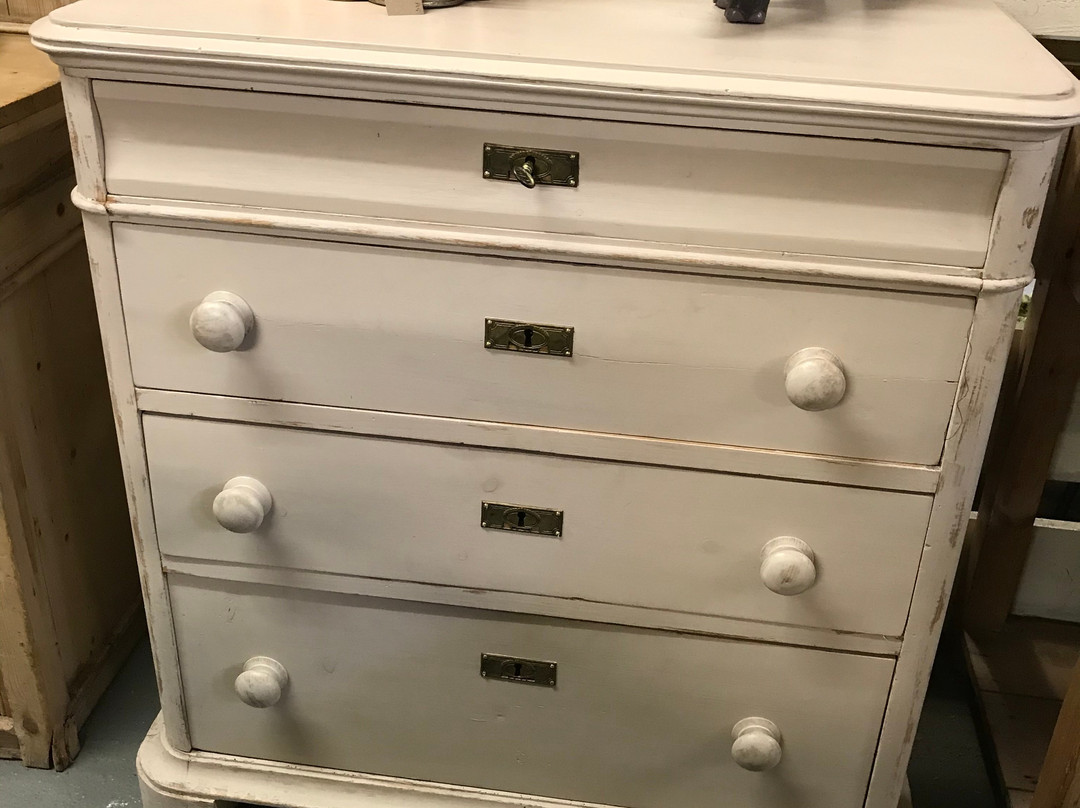 Holt Antiques & Interiors Centre景点图片