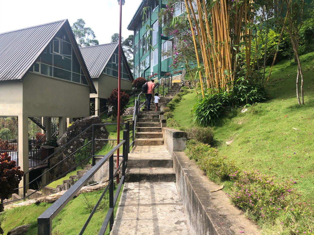 瀑布度假酒店主图