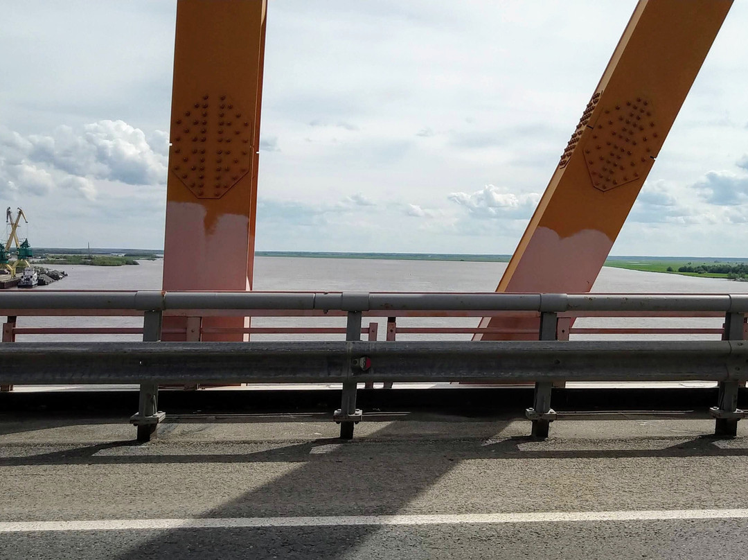 Red Dragon The Automobile Bridge Over the Irtysh-Khanty-Mansiysk必去景点