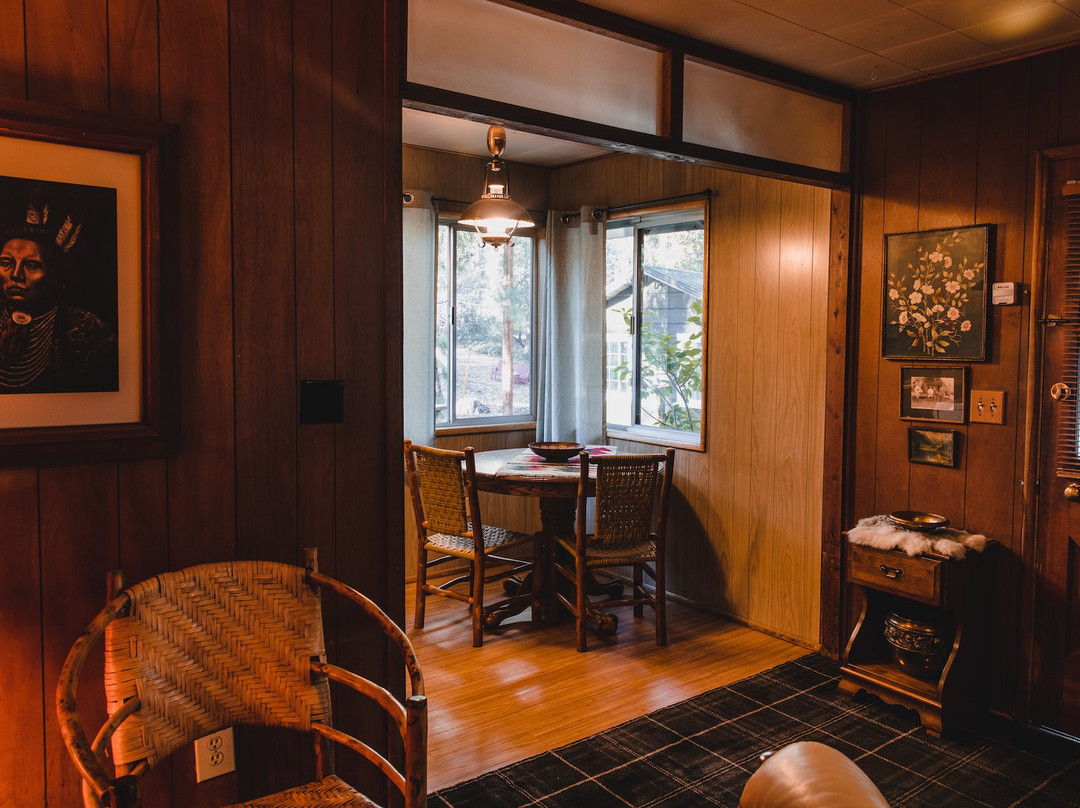 The Fireside Inn主图