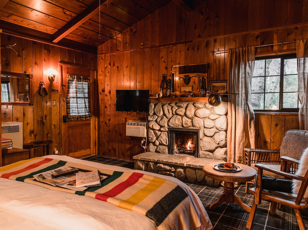 The Fireside Inn主图