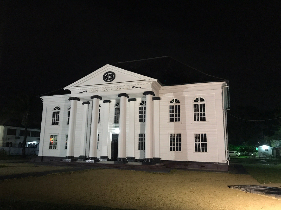 Neveh Shalom Synagogue-帕拉马里博必去景点